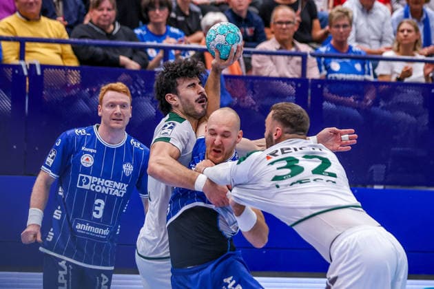 2026.09.03, xkwix, Handball, Handball-Bundesliga, TBV Lemgo Lippe - HSG Wetzlar, PHOENIX CONTACT arena, 2.Spieltag, Saison 2026 2027: Christian O Sullivan (TBV Lemgo Lippe 9) im Zweikampf gegen Doruk Pehlivan (HSG Wetzlar 19) und Nikolaj Laeso (HSG Wetzlar 32) Photo: xKamilxWilkowskixPressefotoKochx Nordrhein-Westfalen Deutschland