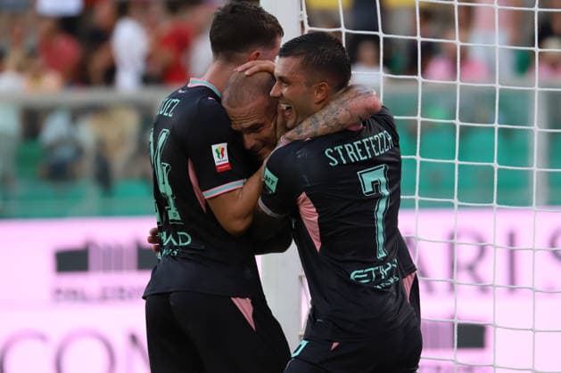 IPA88075830 - Gabriel Strefezza (Palermo F.C.) and Nahuel Estevez (Palermo F.C.) hug Antonio Palumbo (Palermo F.C.) after scoring a goal during the Coppa Italia Round of 16 match between Palermo F.C. and Mantova 1911 at the Renzo Barbera Stadium in Palermo, Italy, on September 3, 2026.  Copyright: xVincenzoxOrlando IPAxSportx xx 88075830