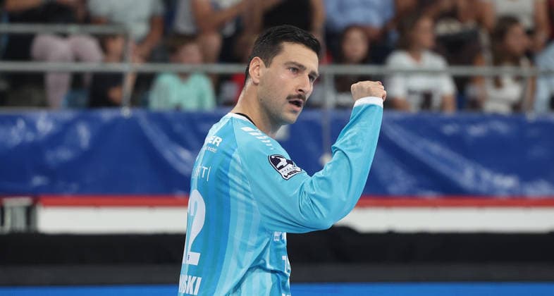 Bietigheim , Handball Opel-HBL , SG BBM Bietigheim vs. THW Kiel , Martin Tomovski ( BBM )