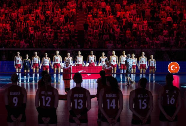 Turkiye v Germany - CEV EuroVolley 2026 ISTANBUL, TURKIYE - SEPTEMBER 3: Players are in line ahead of the CEV Women s European Volleyball Championship quarterfinal match between Turkiye and Germany at Sinan Erdem Sports Hall in Istanbul, Turkiye, on September 3, 2026. Esra Bilgin Anadolu Istanbul Turkey. Editorial use only. Please get in touch for any other usage.  Copyright: x2026xAnadoluxEsraxBilginx