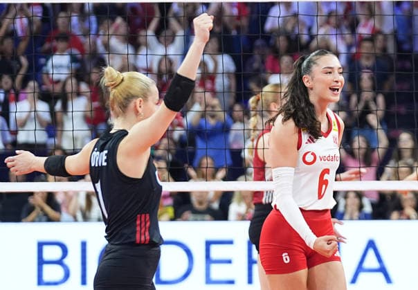 Turkiye v Germany - CEV EuroVolley 2026 ISTANBUL, TURKIYE - SEPTEMBER 3: Turkiye players celebrate after a point during the CEV Women s European Volleyball Championship quarterfinal match between Turkiye and Germany at Sinan Erdem Sports Hall in Istanbul, Turkiye, on September 3, 2026. Esra Bilgin Anadolu Istanbul Turkey. Editorial use only. Please get in touch for any other usage.  Copyright: x2026xAnadoluxEsraxBilginx