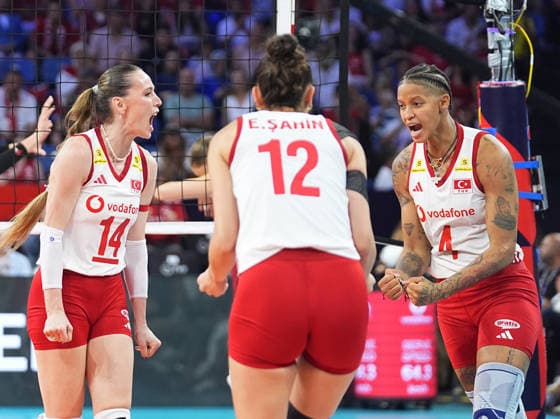 Turkiye v Germany - CEV EuroVolley 2026 ISTANBUL, TURKIYE - SEPTEMBER 3: Turkiye players celebrate after a point during the CEV Women s European Volleyball Championship quarterfinal match between Turkiye and Germany at Sinan Erdem Sports Hall in Istanbul, Turkiye, on September 3, 2026. Esra Bilgin Anadolu Istanbul Turkey. Editorial use only. Please get in touch for any other usage.  Copyright: x2026xAnadoluxEsraxBilginx