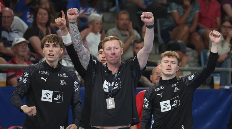 Bietigheim , Handball Opel-HBL , SG BBM Bietigheim vs. THW Kiel , Trainer Börge Lund ( Kiel )