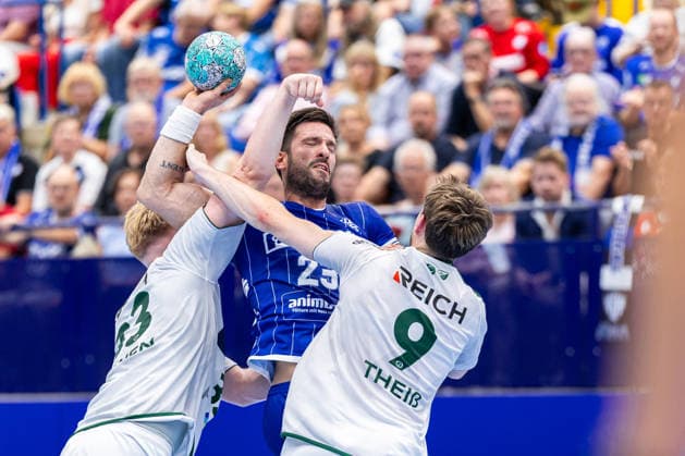 (L-R) Marti Soler (HSG Wetzlar, 23), Tim Suton (TBV Lemgo Lippe, 23), Niklas Theiss (HSG Wetzlar, 09) GER, TBV Lemgo Lippe vs. HSG Wetzlar, Handball, 1. Bundesliga, 2. Spieltag, Spielzeit 2026 2027, 03.09.2026 GER, TBV Lemgo Lippe vs. HSG Wetzlar, Handball, 1. Bundesliga, 2. Spieltag, Spielzeit 2026 2027, 03.09.2026 Lemgo Copyright: xEibner-Pressefoto JanxRollingerx EP_JSK