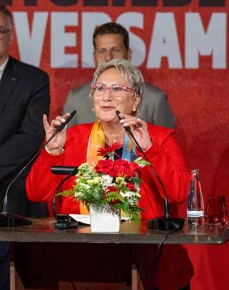 Fußball, Herren, Saison 2026 2027, 1. Bundesliga, 1. FC Union Berlin, Ordentliche Mitgliederversammlung im Stadion An der Alten Försterei, im Bild: Sylvia Weisheit kandidierte für den Aufsichtsrat, 03.09.2026, *** Soccer, Men s, 2026–2027 Season, Bundesliga 1, 1. FC Union Berlin, Annual General Meeting at the An der Alten Försterei Stadium; pictured: Sylvia Weisheit, who ran for the supervisory board, September 3, 2026, Copyright: xMatthiasxKochx
