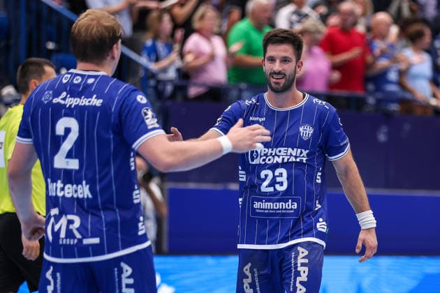 2026.09.03, xkwix, Handball, Handball-Bundesliga, TBV Lemgo Lippe - HSG Wetzlar, PHOENIX CONTACT arena, 2.Spieltag, Saison 2026 2027: Lukas Hutecek (TBV Lemgo Lippe 2) und Tim Suton (TBV Lemgo Lippe 23) klatschen ab nach Abpfiff Photo: xKamilxWilkowskixPressefotoKochx Nordrhein-Westfalen Deutschland