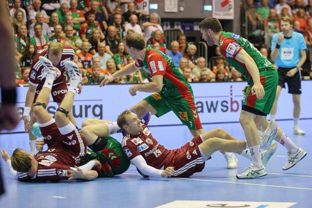 03.09.2026, xtgx, Handball Opel HBL, SC Magdeburg - Füchse Berlin emspor, v.l. Felix Claar (Magdeburg, 7) Mathias Gidsel (Berlin, 19) Elvar Orn Jonsson (Magdeburg, 19) Zweikampf, Duell, Kampf, tackle Magdeburg