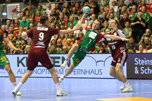 03.09.2026, xgox, Handball - Opel HBL SC Magdeburg - Füchse Berlin emspor, v.l. Felix Claar (Magdeburg, 7), Mathias Gidsel (Berlin, 19) Zweikampf, Duell, Kampf, tackle Magdeburg