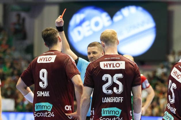 03.09.2026, xgox, Handball - Opel HBL SC Magdeburg - Füchse Berlin emspor, v.l. Frederik Simak (Berlin, 9) Rote Karte, Platzverweis, sent off Magdeburg