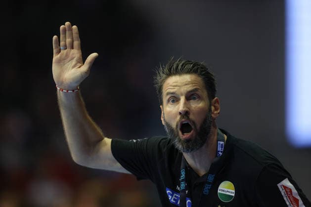 03.09.2026, xtgx, Handball Opel HBL, SC Magdeburg - Füchse Berlin emspor, v.l. Bennet Wiegert (Magdeburg, Trainer) gibt Anweisungen, gestikuliert mit den Armen, gesticulate, gives instructions Magdeburg