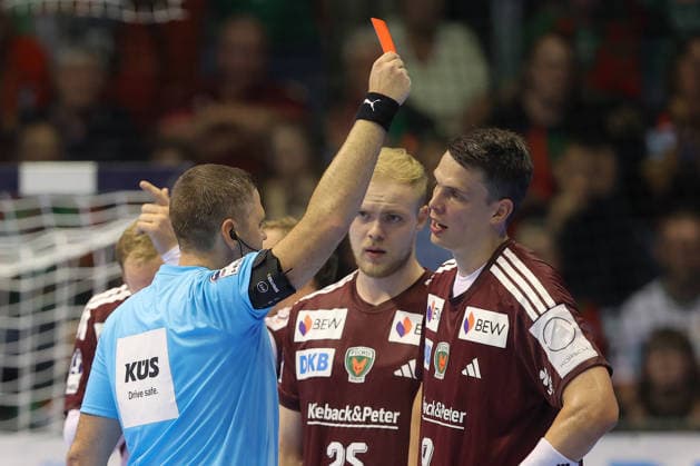 03.09.2026, xtgx, Handball Opel HBL, SC Magdeburg - Füchse Berlin emspor, v.l. Frederik Simak (Berlin, 9) Rote Karte, Platzverweis, sent off Magdeburg *** September 3, 2026, xtgx, Opel HBL Handball, SC Magdeburg vs. Füchse Berlin emspor, from left: Frederik Simak (Berlin), 9 red cards, sent off, Magdeburg