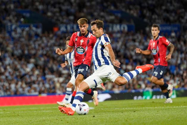 Mikel Oyarzabal of Real Sociedad seen during LaLiga EA Sports 26 27 game between teams of Real Sociedad and Celta Vigo (Mickael Ducint Ball Raw Images) San Sebastian Estadio Anoeta Spain Copyright: xMickaelxDucintx mickaelducint_RealSociedad_Celta456