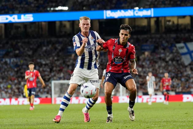 Orri Oskarsson of Real Sociedad seen during LaLiga EA Sports 26 27 game between teams of Real Sociedad and Celta Vigo (Mickael Ducint Ball Raw Images) San Sebastian Estadio Anoeta Spain Copyright: xMickaelxDucintx mickaelducint_RealSociedad_Celta460