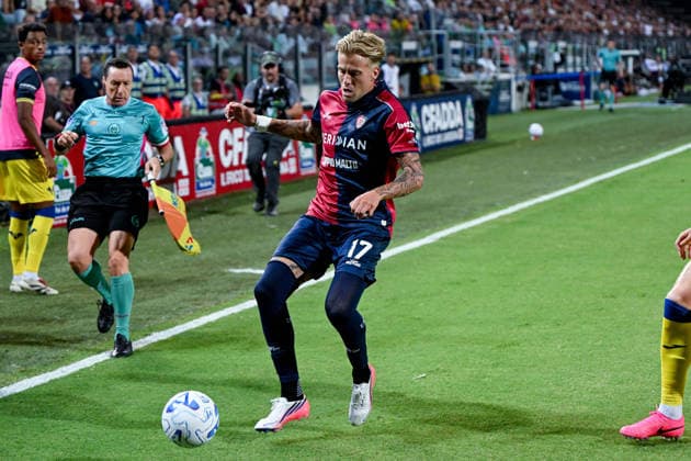 Cagliari s Mattia Felici in action during the Coppa Italia Frecciarossa soccer match between Cagliari Calcio and Hellas Verona at the Unipol Domus in Cagliari, Sardinia - Thursday 3rd september 2026. - Soccer  Copyright: xGianlucaxZuddas LaPressex