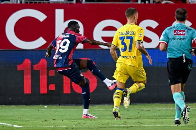 Cagliari s Alieu Fadera in action during the Coppa Italia Frecciarossa soccer match between Cagliari Calcio and Hellas Verona at the Unipol Domus in Cagliari, Sardinia - Thursday 3rd september 2026. - Soccer  Copyright: xGianlucaxZuddas LaPressex