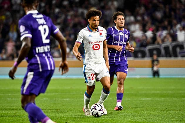 FOOTBALL : Toulouse vs Lille - 3eme Journee de Ligue 1 McDonald S - Toulouse - 03 09 2026 Tiago Carvalho (losc) vs Christ Tape (tfc) Toulouse  Copyright: xThierryxBretonx