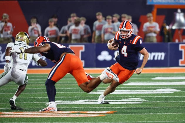 September 3, 2026, Champaign, Illinois, USA: KATIN HOUSER, quarterback 4 for the Fighting Illini runs right with lots of room In first half action of the University of Illinois Fighting Illini football hosting University of Alabama at Birmingham Blazers. Champaign USA - ZUMAl176 20260903_znp_l176_006 Copyright: xAlanxLookx