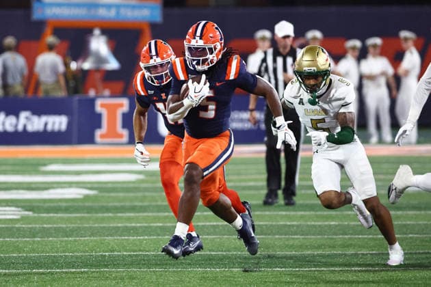 September 3, 2026, Champaign, Illinois, USA: CA LIL VALENTINE running back 5 for the Fighting Illini heads for the goal In first half action of the University of Illinois Fighting Illini football hosting University of Alabama at Birmingham Blazers. Champaign USA - ZUMAl176 20260903_znp_l176_010 Copyright: xAlanxLookx