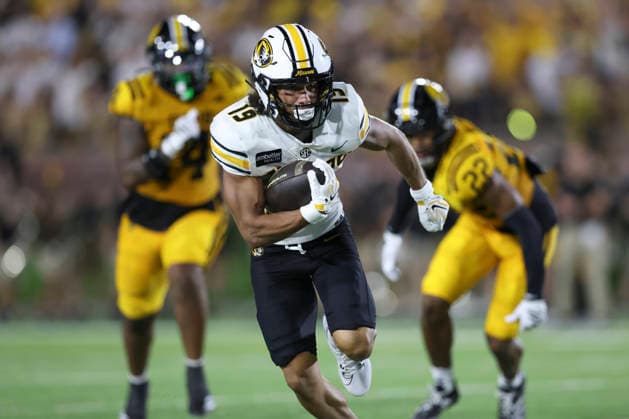 COLUMBIA, MO - SEPTEMBER 03: Cayden Lee 19 of the Missouri Tigers runs with the ball during a 47-yard touchdown reception in the second quarter of a college football game between the Arkansas-Pine Bluff Golden Lions and Missouri Tigers on Sep 3, 2026 at Memorial Stadium in Columbia, MO. (Photo by Scott Winters Icon Sportswire) COLLEGE FOOTBALL: SEP 03 Ark.-Pine Bluff at Missouri EDITORIAL USE ONLY Icon2609030264