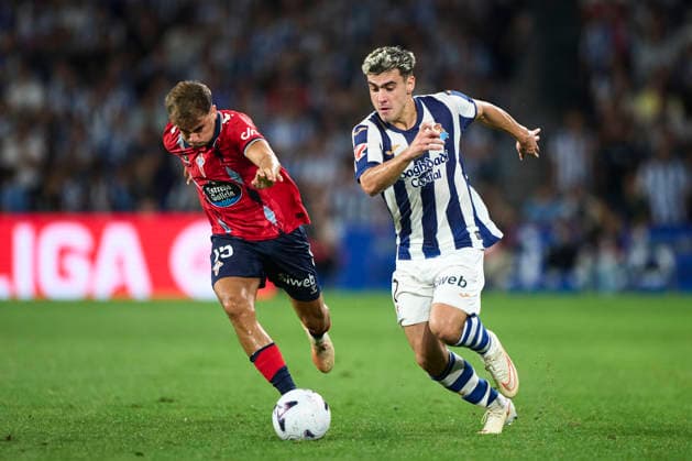 Real Sociedad v RC Celta de Vigo - LaLiga EA Sports 2026 27 Ander Barrenetxea of Real Sociedad duels for the ball with Alvaro Nunez of RC Celta during the LaLiga EA Sports match between Real Sociedad and RC Celta at Estadio Anoeta in San Sebastian, Spain, on September 3, 2026. San Sebastian Spain  Copyright: xCesarxOrtizxGonzalezx originalFilename:ortizgonzalez-realsoci260903_npPz5.jpg