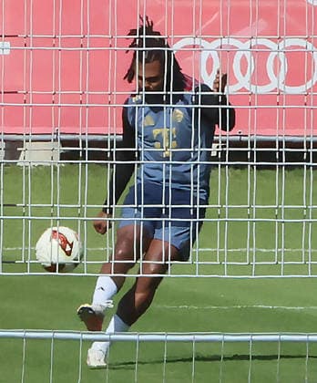 03.09.2026, FC Bayern Training, Saebenerstrasse Muenchen , Fussball, im Bild: Serge Gnabry (FC Bayern Muenchen) *** September 3, 2026, FC Bayern Training, Saebenerstrasse, Munich, Soccer, Sports, Pictured: Serge Gnabry, FC Bayern Munich
