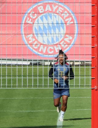 03.09.2026, FC Bayern Training, Saebenerstrasse Muenchen , Fussball, im Bild: Serge Gnabry (FC Bayern Muenchen) *** September 3, 2026, FC Bayern Training, Saebenerstrasse, Munich, Soccer, Sports, Pictured: Serge Gnabry, FC Bayern Munich