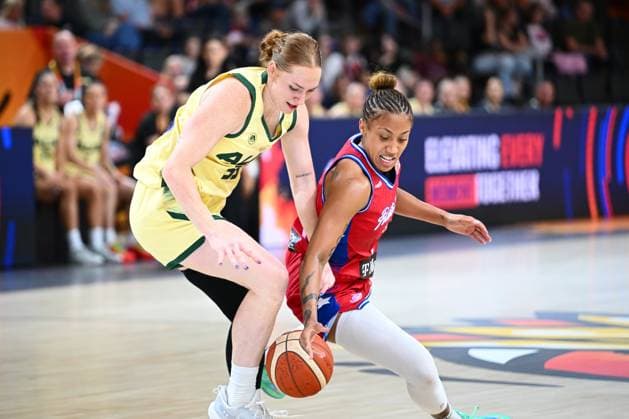 Australia v Puerto Rico - FIBA Women s Basketball World Cup 2026 BERLIN, GERMANY - SEPTEMBER 04 : Bibby Chloe power forward of Australia fights for the ball with Guirantes Arella guard of Puerto Rico during the FIBA Women s Basketball World Cup group C phase match between Australia and Puerto Rico in Berlin on September 4, 2026 in Berlin, Germany, 04 09 2026 Berlin Germany  Copyright: xVincentxKalutx
