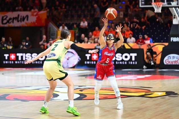 Australia v Puerto Rico - FIBA Women s Basketball World Cup 2026 BERLIN, GERMANY - SEPTEMBER 04 : Melbourne Jade guard of Australia, Rosado Pamela point guard of Puerto Rico during the FIBA Women s Basketball World Cup group C phase match between Australia and Puerto Rico in Berlin on September 4, 2026 in Berlin, Germany, 04 09 2026 Berlin Germany  Copyright: xVincentxKalutx