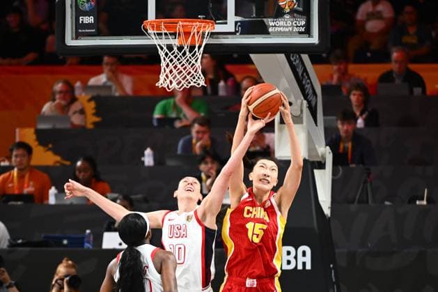 USA v China - FIBA Women s Basketball World Cup 2026 BERLIN, GERMANY - SEPTEMBER 04 : Stewart Breanna power forward of United States of America, Han Xu center of China during the FIBA Women s Basketball World Cup group D phase match between United States of America and China in Berlin on September 4, 2026 in Berlin, Germany, 04 09 2026 Berlin Germany  Copyright: xVincentxKalutx