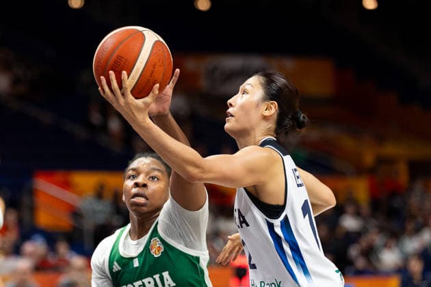 Haeran Lee (Korea, 12) beim Korbleger, Jordan Obi (Nigeria, 05), GER, Korea vs. Nigeria, Basketball, FIBA Women s World Cup 2026, Gruppenphase, Spieltag 1, 04.09.2026 GER, Korea vs. Nigeria, Basketball, FIBA Women s World Cup 2026, Spieltag 1, 04.09.2026 Berlin Copyright: xEibner-Pressefoto MaxxVincenx EP_MVN