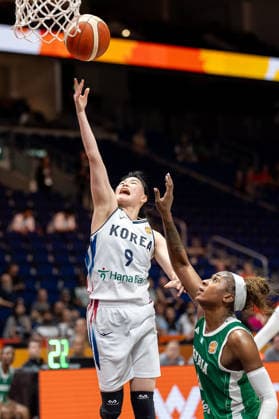 Sohee Lee (Korea, 09) beim Korbleger, Elizabeth Balogun (Nigeria, 04), GER, Korea vs. Nigeria, Basketball, FIBA Women s World Cup 2026, Gruppenphase, Spieltag 1, 04.09.2026 GER, Korea vs. Nigeria, Basketball, FIBA Women s World Cup 2026, Spieltag 1, 04.09.2026 Berlin Copyright: xEibner-Pressefoto MaxxVincenx EP_MVN