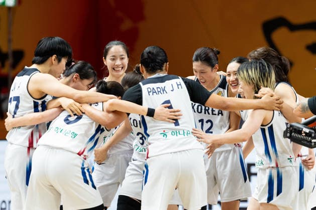koreanische Mannschaft jubelt Jubel nach Sieg Spielende, Jihyun Park (Korea, 01), Haeran Lee (Korea, 12), Heji An (Korea, 05), GER, Korea vs. Nigeria, Basketball, FIBA Women s World Cup 2026, Gruppenphase, Spieltag 1, 04.09.2026 GER, Korea vs. Nigeria, Basketball, FIBA Women s World Cup 2026, Spieltag 1, 04.09.2026 Berlin Copyright: xEibner-Pressefoto MaxxVincenx EP_MVN
