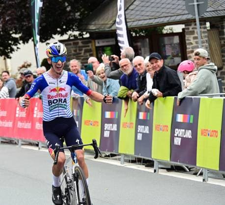 04.09.2026 xkhx Sauerland Rundfahrt 2026 internationales Etappenrennen Etappe 2 Sieger Max Bock (Red Bull - Bora - hansgrohe Rookies) 2. Platz Paul Fietzke (Red Bull - Bora - hansgrohe Rookies) 3. Platz Alexandre Trouvain (Development Team Picnic PostNL)