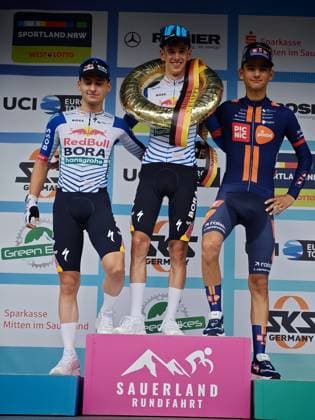 04.09.2026 xkhx Sauerland Rundfahrt 2026 internationales Etappenrennen Etappe 2 Sieger Max Bock (Red Bull - Bora - hansgrohe Rookies) 2. Platz Paul Fietzke (Red Bull - Bora - hansgrohe Rookies) 3. Platz Alexandre Trouvain (Development Team Picnic PostNL)