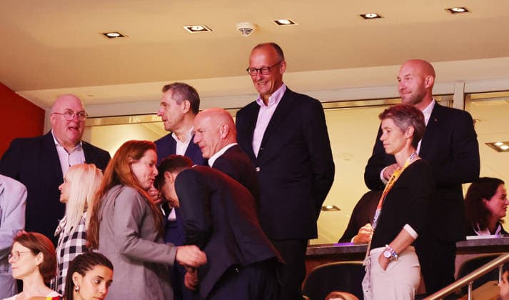Bundeskanzler Friedrich Merz, Regierender Bürgermeister Kai Wegner, Ronny Rauhe auf der Tribüne Basketball FIBA World Cup Weltmeisterschaft Frauen Saison 2026 2027 04.09.2026 DBB Deutschland GER vs Spanien ESP *** Chancellor Friedrich Merz, Governing Mayor Kai Wegner, and Ronny Rauhe in the stands: Basketball, FIBA World Cup, Women s World Championship, 2026–2027 season, April 9, 2026, DBB, Germany (GER) vs. Spain (ESP)