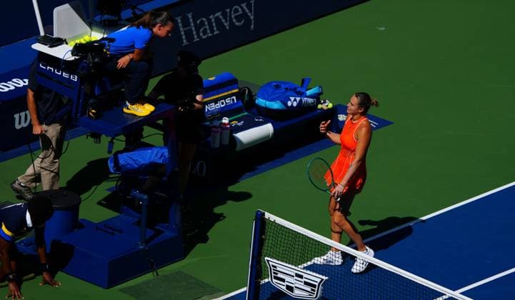 Aryna Sabalenka speaks to the umpire after appearing to have an issue with a spectator smoking 2026 US Open, Day Six, USTA Billie Jean King National Tennis Center, New York, USA - 04 Sep 2026New York USTA Billie Jean King National T New York (NY) United States of America EDITORIAL USE ONLY No use with unauthorised audio, video, data, fixture lists, club league logos or live services. Online in-match use limited to 120 images, no video emulation. No use in betting, games or single club league player publications.  Copyright: xJavierxGarcia Shutterstockx 17133421l