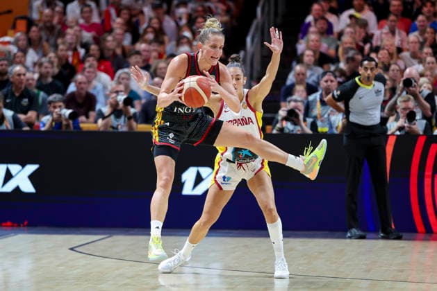 Leonie Fiebich (Germany) und Maria Conde (Spain) battle for the ball during the FIBA Women s Basketball World Cup Germany 2026 group match between Spain and Germany at Berlin Arena on September 4, 2026 in Berlin, Germany. (Photo by Marco Steinbrenner DeFodi Images) - *** Leonie Fiebich of Germany and Maria Conde of Spain battle for the ball during the FIBA Women s Basketball World Cup Germany 2026 group match between Spain and Germany at the Berlin Arena on September 4, 2026, in Berlin, Germany. Photo by Marco Steinbrenner, DeFodi Images