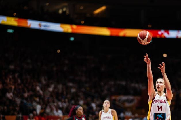 FIBA Women™s Basketball World Cup 2026: Spanien vs. Deutschland, 04.09.2026 Raquel Carrera (Spanien, 14) wirft; Basketball, FIBA Women™s Basketball World Cup 2026, Gruppenphase, Gruppe A, 1. Spieltag: Spanien vs. Deutschland am 04.09.2026 in der Uber Arena, Berlin *** FIBA Women’s Basketball World Cup 2026: Spain vs. Germany, September 4, 2026; Raquel Carrera (Spain), No. 14, shooting a basketball; FIBA Women’s Basketball World Cup 2026, group stage, Group A, Matchday 1: Spain vs. Germany on September 4, 2026, at the Uber Arena, Berlin Copyright: xBEAUTIFULxSPORTS Tonhäuserx