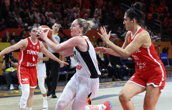 Belgium s Emma Meesseman fights for the ball during a game between Belgian national basketball team Belgian Cats and Turkey, game 1 of the group phase at the FIBA Women s Basketball World Cup, on Friday 4 September 2026, in Berlin, Germany. The FIBA Women s Basketball World Cup takes place in Berlin from 4 to 23 September 2026. VIRGINIExLEFOUR  x185245826x