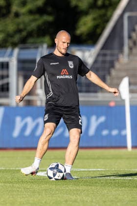 SSV Ulm 1846 Fußball vs. SGV Freiberg Heilbronn, Fussball, Regionalliga Südwest, 5. Spieltag, Donaustadion Ulm 04.09.26 warm up, aufwärmen Marcel Seegert (SSV Ulm 1846 Fußball, 25) SSV Ulm 1846 Fußball vs. SGV Freiberg Heilbronn, Fussball, Regionalliga Südwest, 5. Spieltag, Donaustadion Ulm 04.09.26 Foto: Lucca Fundel Ulm Donaustadion Baden-Württemberg Deutschland