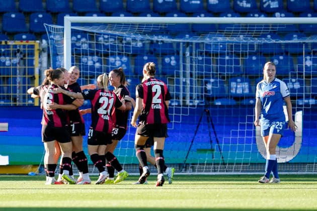 Spielerinnen von Bayer 04 Leverkusen, jubeln über das Tor zum 0:1, Jubel, Torjubel, Torerfolg, celebrate the goal, goal, celebration, jubelt ueber das Tor, Freuen, Freude, freut sich, optimistisch, positiv, Spielszene, Highlight, Action, Aktion, 04.09.2026, Sinsheim (Hoffenheim) (Deutschland), Fussball, Google Pixel Frauen-Bundesliga, TSG 1899 Hoffenheim - Bayer 04 Leverkusen, DFB DFL REGULATIONS PROHIBIT ANY USE OF PHOTOGRAPHS AS IMAGE SEQUENCES AND OR QUASI-VIDEO. *** Bayer 04 Leverkusen players celebrate the 0-1 goal, Celebration, goal celebration, scoring a goal, celebrate the goal, goal, celebration, celebrating the goal, joy, happiness, happy, optimistic, positive, game scene, highlight, action, 04 09 2026, Sinsheim, Hoffenheim, Germany, soccer, Google Pixel Women’s Bundesliga, TSG 1899 Hoffenheim vs. Bayer 04 Leverkusen, DFB and DFL regulations prohibit any use of photographs as image sequences and or quasi-video xozx