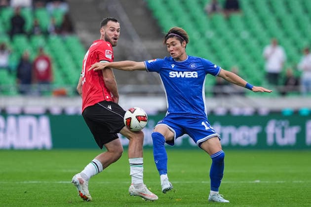 04.09.2026, xydrx, Herren, Fußball, 2.Bundesliga, Hannover 96 - Karlsruher SC, Saison 2026 2027, Heinz von Heiden Arena: Boris Tomiak (Hannover 96, 3) im Zweikampf gegen Shio Fukuda (Karlsruher SC, 13) DFB regulations prohibit any use of photographs as image sequences and or quasi-video. *** September 4, 2026, xydrx, Men s, Soccer, 2. Bundesliga, Hannover 96 vs. Karlsruher SC, 2026–2027 season, Heinz von Heiden Arena, Boris Tomiak (Hannover 96), 3, in a tackle against Shio Fukuda (Karlsruher SC), 13. DFB regulations prohibit any use of photographs as image sequences and or quasi-video. Copyright: HMBxMedia YannisxDreimann