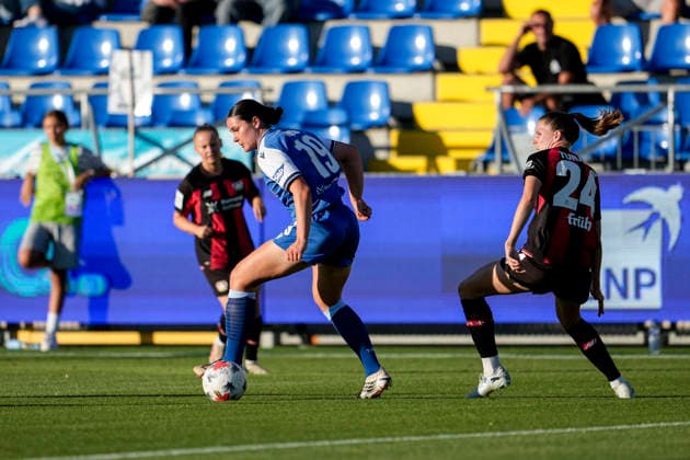 v.li.: Svenja Julia Fölmli (TSG, 19), Lilla Turanyi (B04, 24), Aktion, Action, Spielszen, 04.09.2026, Sinsheim (Hoffenheim) (Deutschland), Fussball, Google Pixel Frauen-Bundesliga, TSG 1899 Hoffenheim - Bayer 04 Leverkusen, DFB DFL REGULATIONS PROHIBIT ANY USE OF PHOTOGRAPHS AS IMAGE SEQUENCES AND OR QUASI-VIDEO. *** From left: Svenja Julia Fölmli (TSG), 19; Lilla Turanyi (B04), 24; Action, Gameplay, 04 09 2026, Sinsheim, Hoffenheim, Germany, soccer, Google Pixel Women’s Bundesliga, TSG 1899 Hoffenheim vs. Bayer 04 Leverkusen, DFB and DFL regulations prohibit any use of photographs as image sequences and or quasi-video xozx