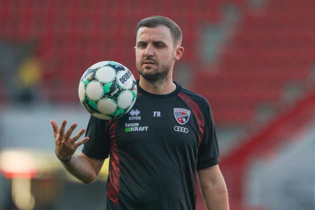 Ingolstadt, Deutschland 04. September 2026: 3. Liga - 2026 2027 - Sp. 4 - FC Ingolstadt 04 gegen Alemannia Aachen Im Bild: Co-Trainer Fabian Reichelt (FCI) beim Aufwaermen DFB DFL regulations prohibit any use of photographs as image sequences and or quasi-video Audi Sportpark Bayern Copyright: xFotostandx xSchäferx
