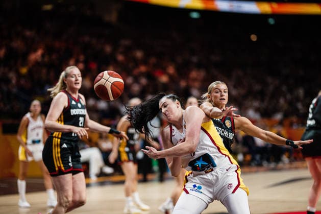 FIBA Women™s Basketball World Cup 2026: Spanien vs. Deutschland, 04.09.2026 Megan Gustafson (Spanien, 17) verpasst den Ball; Basketball, FIBA Women™s Basketball World Cup 2026, Gruppenphase, Gruppe A, 1. Spieltag: Spanien vs. Deutschland am 04.09.2026 in der Uber Arena, Berlin *** FIBA Women’s Basketball World Cup 2026: Spain vs. Germany, September 4, 2026—Megan Gustafson (Spain, No. 17) misses the ball. Basketball, FIBA Women’s Basketball World Cup 2026, Group Stage, Group A, Matchday 1: Spain vs. Germany on September 4, 2026, at the Uber Arena, Berlin Copyright: xBEAUTIFULxSPORTS Tonhäuserx