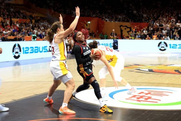 04.09.2026, GER, Basketball, Frauen , Basketball-WM, 2026, 1. Spieltag, Deutschland vs. Spanien Alexis Peterson ( Deutschland 1 ), Alicia Florez ( Spanien 18 ) Berlin Uber Arena Berlin Deutschland *** September 4, 2026, GER, Women s Basketball, Women s Basketball World Cup, 2026, Matchday 1, Germany vs. Spain Alexis Peterson (Germany) 1, Alicia Florez (Spain) 18, Berlin Uber Arena, Berlin, Germany Copyright: xNordphotox xEnglerx