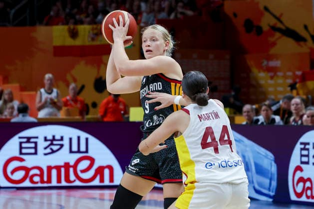 Emma Eichmeyer (Germany) und Iyana Martin (Spain) battle for the ball during the FIBA Women s Basketball World Cup Germany 2026 group match between Spain and Germany at Berlin Arena on September 4, 2026 in Berlin, Germany. (Photo by Marco Steinbrenner DeFodi Images) - *** Emma Eichmeyer of Germany and Iyana Martin of Spain battle for the ball during the FIBA Women s Basketball World Cup Germany 2026 group match between Spain and Germany at Berlin Arena on September 4, 2026, in Berlin, Germany. Photo by Marco Steinbrenner, DeFodi Images