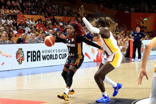 04.09.2026, GER, Basketball, Frauen , Basketball-WM, 2026, 1. Spieltag, Deutschland vs. Spanien Alexis Peterson ( Deutschland 1 ), Awa Fam ( Spanien 11 ) Berlin Uber Arena Berlin Deutschland *** September 4, 2026, GER, Basketball, Women, Basketball World Cup, 2026, Matchday 1, Germany vs. Spain, Alexis Peterson (Germany) 1, Awa Fam (Spain) 11, Berlin Uber Arena, Berlin, Germany Copyright: xNordphotox xEnglerx