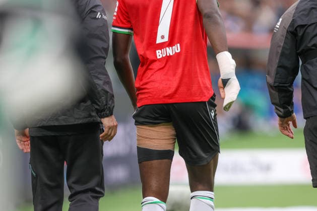 04.09.2026, xtgx, Fussball - 2.Bundesliga Hannover 96 - Karlsruher SC emspor, v.l. Mustapha Bundu (Hannover, 7) verletzt sich beim Torschuss, schiesst den Ball aufs Tor, Schuss, Verletzung (DFL DFB REGULATIONS PROHIBIT ANY USE OF PHOTOGRAPHS as IMAGE SEQUENCES and or QUASI-VIDEO) Hannover *** September 4, 2026, xtgx, Soccer, 2. Bundesliga, Hannover 96 vs. Karlsruher SC, emspor, from left: Mustapha Bundu (Hannover), 7, gets injured while taking a shot on goal, shoots the ball toward the goal, shot, injury DFL DFB REGULATIONS PROHIBIT ANY USE OF PHOTOGRAPHS as IMAGE SEQUENCES and or QUASI-VIDEO Hannover