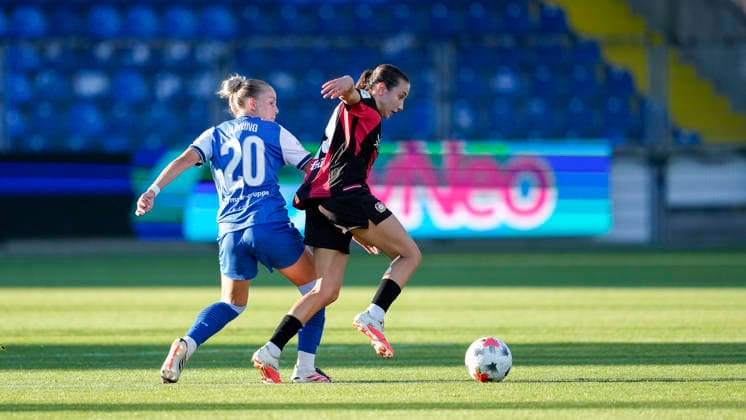 v.li.: Laura Gloning (TSG, 20), Loreen Bender (B04, 19), Zweikampf, Spielszene, Duell, duel, tackle, tackling, Dynamik, Action, Aktion, 04.09.2026, Sinsheim (Hoffenheim) (Deutschland), Fussball, Google Pixel Frauen-Bundesliga, TSG 1899 Hoffenheim - Bayer 04 Leverkusen, DFB DFL REGULATIONS PROHIBIT ANY USE OF PHOTOGRAPHS AS IMAGE SEQUENCES AND OR QUASI-VIDEO. *** From left: Laura Gloning (TSG), 20, Loreen Bender (B04), 19, tackle, game action, duel, tackle, tackling, dynamism, action, 04 09 2026, Sinsheim, Hoffenheim, Germany, soccer, Google Pixel Women’s Bundesliga, TSG 1899 Hoffenheim vs. Bayer 04 Leverkusen, DFB DFL regulations prohibit any use of photographs as image sequences and or quasi-video xozx